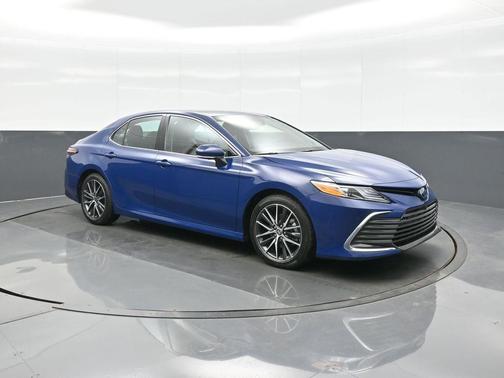 2023 Toyota Camry Hybrid XLE