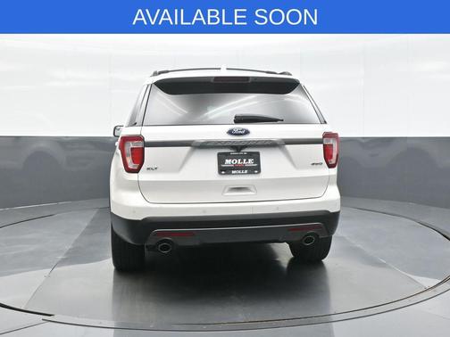 White Platinum Clearcoat Metallic 2017 Ford Explorer XLT