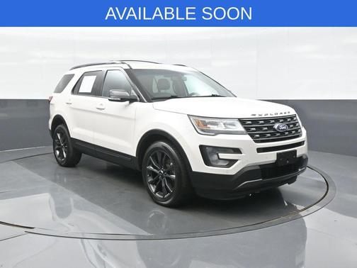 White Platinum Clearcoat Metallic 2017 Ford Explorer XLT