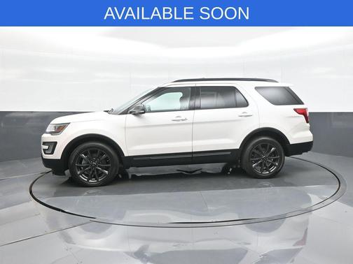White Platinum Clearcoat Metallic 2017 Ford Explorer XLT