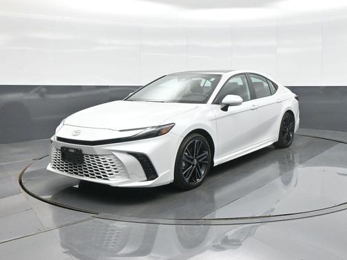 Pearl 2026 Toyota Camry XSE