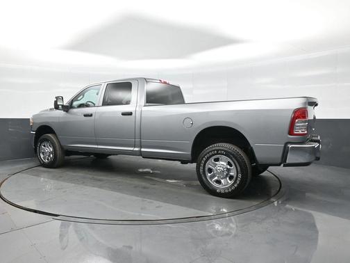 2024 RAM 2500 Tradesman Crew Cab 4x4 8' Box