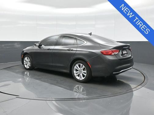 Granite Crystal Metallic Clearcoat 2016 Chrysler 200 Limited
