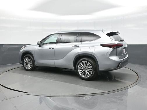 2025 Toyota Highlander Platinum