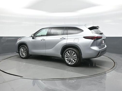 2025 Toyota Highlander Platinum
