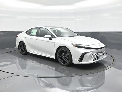 Wind Chill Pearl 2026 Toyota Camry XSE