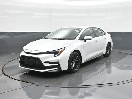 Pearl 2024 Toyota Corolla SE