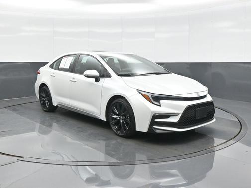 Pearl 2024 Toyota Corolla SE
