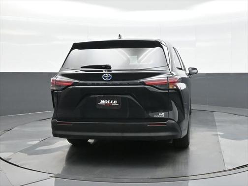 2022 Toyota Sienna LE