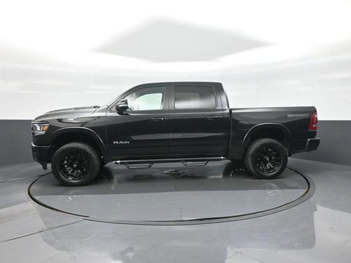 Diamond Black Crystal Pearlcoat 2022 RAM 1500 Laramie