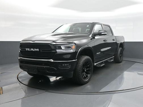 Diamond Black Crystal Pearlcoat 2022 RAM 1500 Laramie