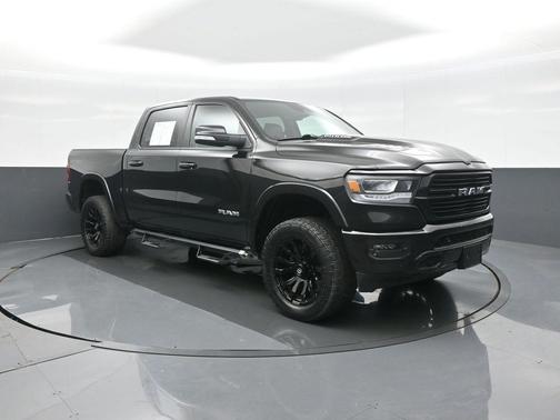 Diamond Black Crystal Pearlcoat 2022 RAM 1500 Laramie