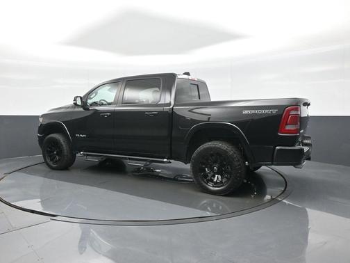 Diamond Black Crystal Pearlcoat 2022 RAM 1500 Laramie