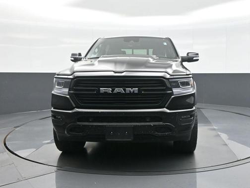 Diamond Black Crystal Pearlcoat 2022 RAM 1500 Laramie
