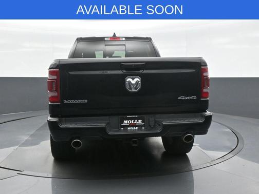 Diamond Black Crystal Pearlcoat 2022 RAM 1500 Laramie