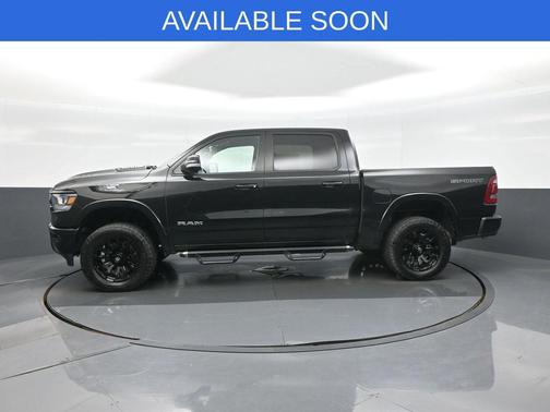 Diamond Black Crystal Pearlcoat 2022 RAM 1500 Laramie
