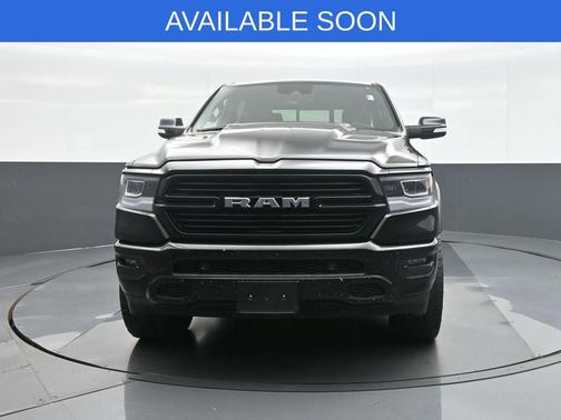 Diamond Black Crystal Pearlcoat 2022 RAM 1500 Laramie