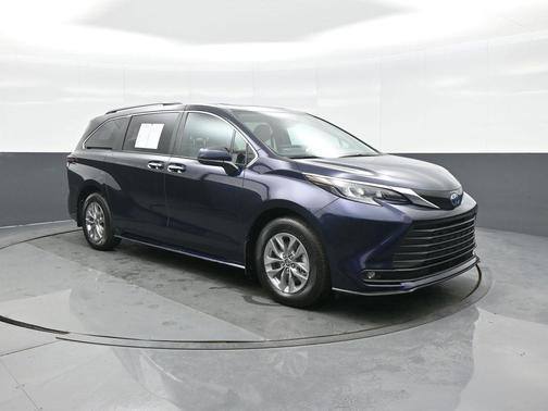 2025 Toyota Sienna XLE
