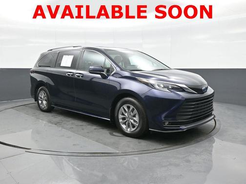2025 Toyota Sienna XLE