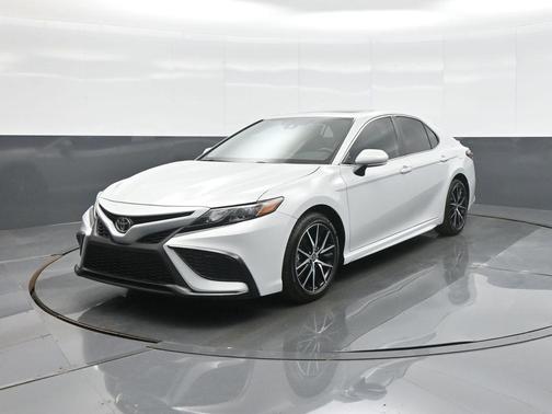 Ice Edge 2024 Toyota Camry SE