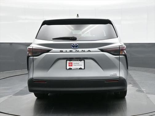 2023 Toyota Sienna LE