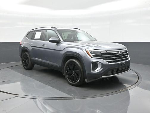 Platinum Gray Metallic 2024 Volkswagen Atlas 2.0T SE w/Technology 4MOTION