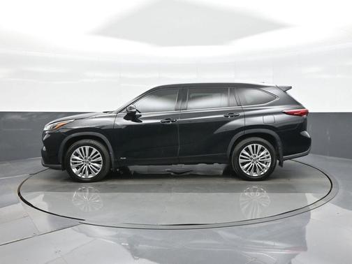 2022 Toyota Highlander Hybrid Platinum