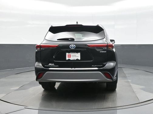 2022 Toyota Highlander Hybrid Platinum