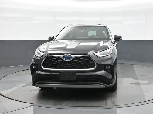 2022 Toyota Highlander Hybrid Platinum