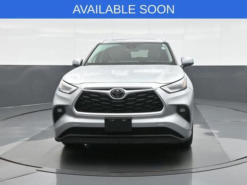 Celestial Silver Metallic 2022 Toyota Highlander XLE