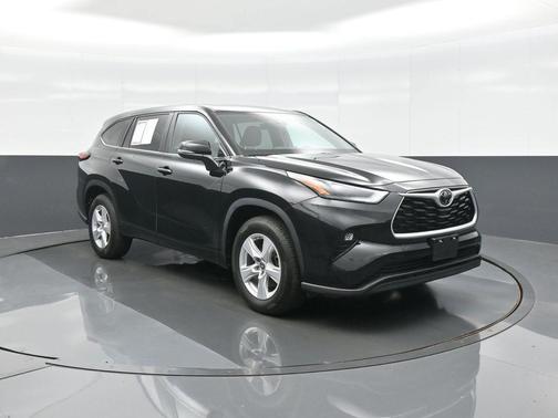 Midnight Black Metallic 2023 Toyota Highlander LE I4