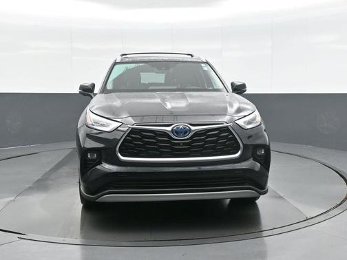 2023 Toyota Highlander Hybrid Platinum