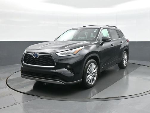 2023 Toyota Highlander Hybrid Platinum
