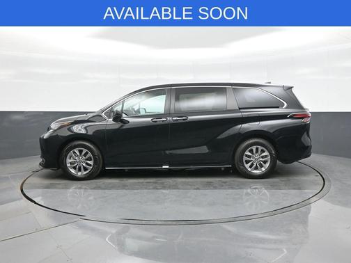 2022 Toyota Sienna XLE