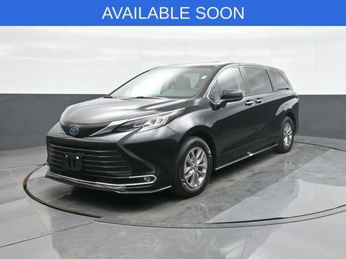 2022 Toyota Sienna XLE