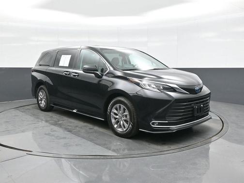 2022 Toyota Sienna XLE