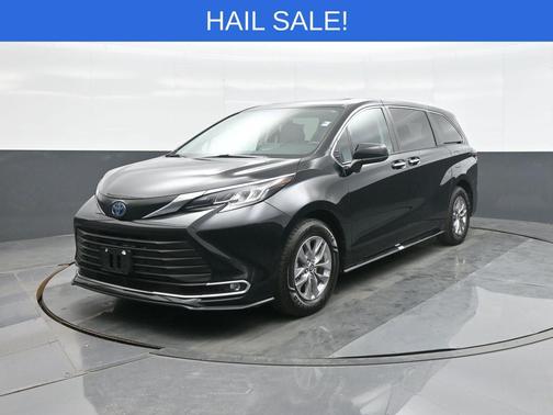 2022 Toyota Sienna XLE