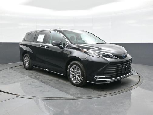 2022 Toyota Sienna XLE