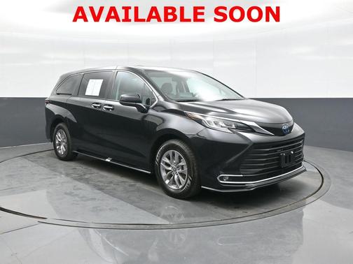 2022 Toyota Sienna XLE
