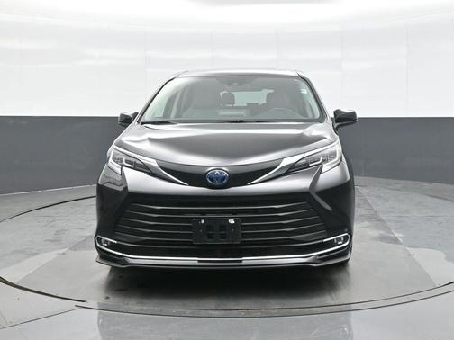 2022 Toyota Sienna XLE