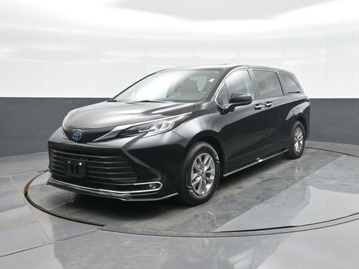 2022 Toyota Sienna XLE