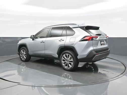 Silver Sky Metallic 2019 Toyota RAV4 Limited