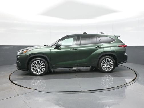 2023 Toyota Highlander Hybrid Platinum