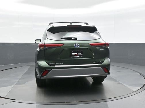 2023 Toyota Highlander Hybrid Platinum