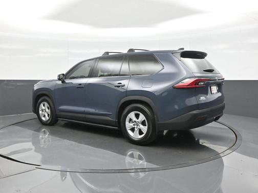 Cloud 2026 Toyota Highlander Hybrid LE