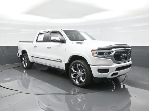Ivory White Tri-Coat Pearlcoat 2019 RAM 1500 Limited