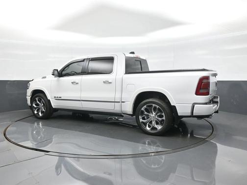 Ivory White Tri-Coat Pearlcoat 2019 RAM 1500 Limited