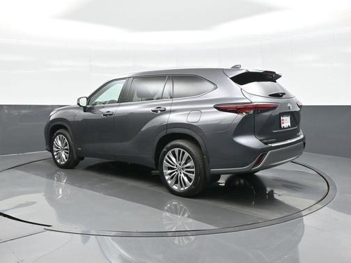 2024 Toyota Highlander Hybrid Platinum
