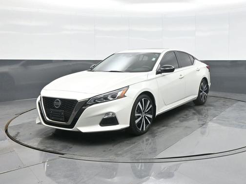 2022 Nissan Altima SR FWD