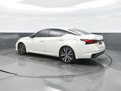 2022 Nissan Altima SR FWD